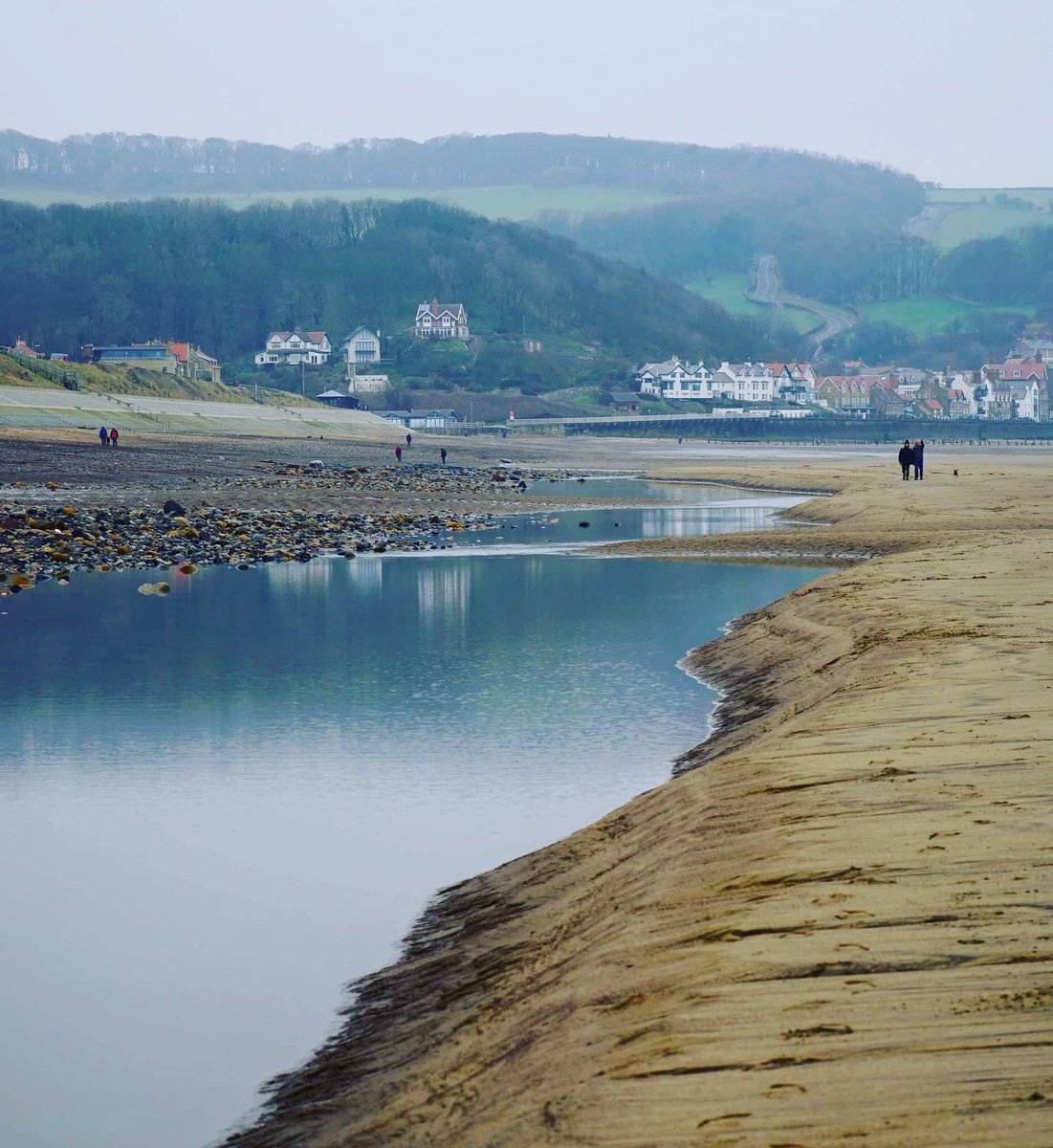 SurfWhitby's tweet photo. Check out this impressive sandbar down at Sandsend. It runs all the way down to Upgang Beach. 🌊🌊🌊

#sandsend #upgang #sandbar #coastal #surflessons #whitby #whitbysurfschool #LoveToSurf #NorthEast #Yorkshire #YorkshireAdventure #Travel #YorkshireCoast https://t.co/vDdb2bfyfP