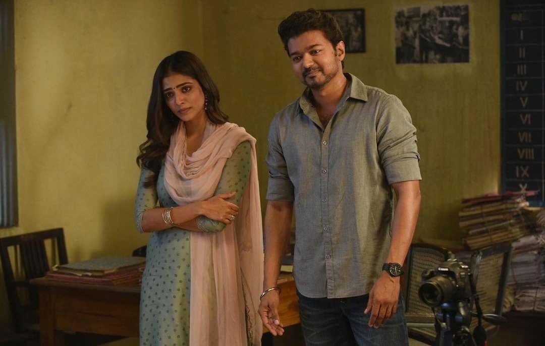 JanaNayaganFilm's tweet photo. #Master Working Stills. @actorvijay @MalavikaM_ #Master50thday https://t.co/ePJdixkpei
