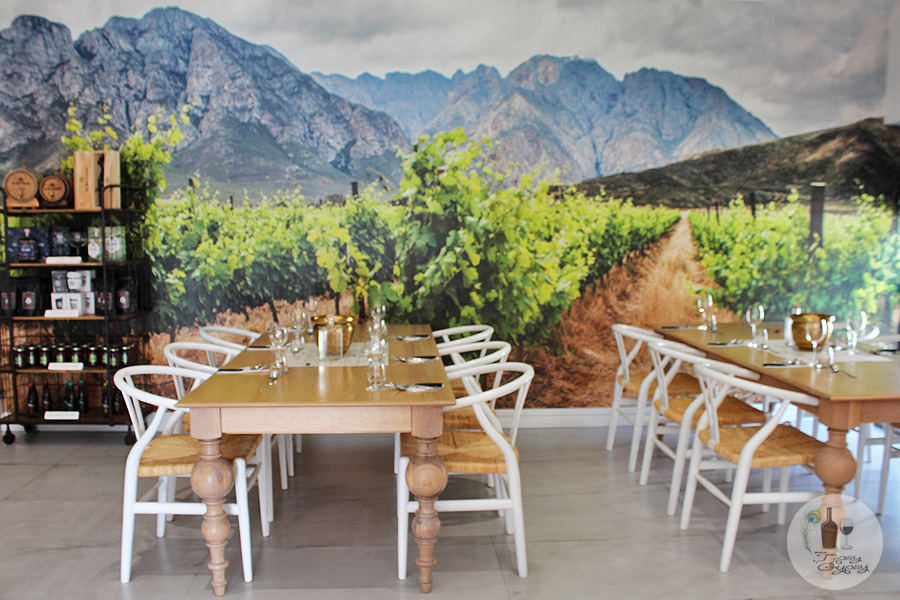 Between Worcester and De Doorns in #HexRiverValley you'll find De Wet Cellar. Enjoy a wine tasting and a cheese platter before taking home some bottles of the valley's delicious wines - I love their Muscadel and Hanepoot! They have <a href="/SixDogsGin/">Six Dogs</a> too...

#TravelChatSA #SouthAfrica
