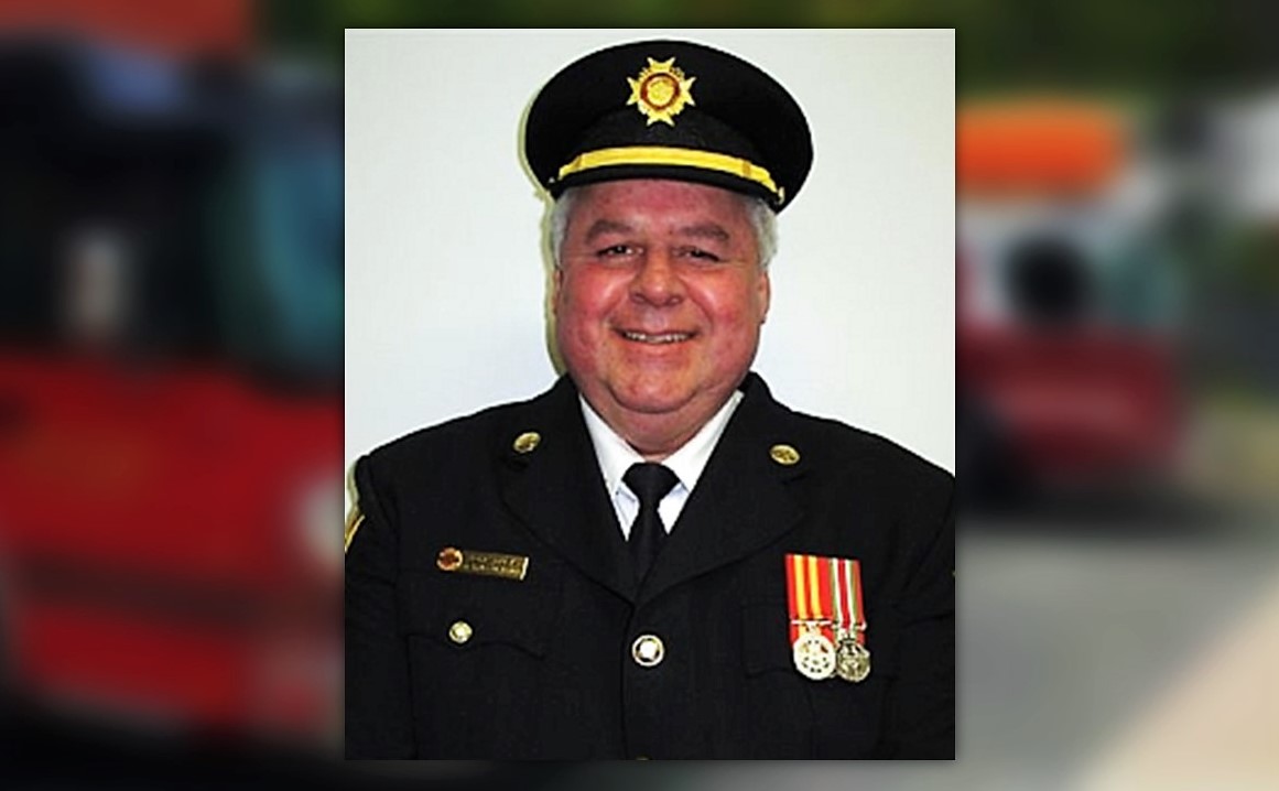 radioworkz's tweet photo. Parry Sound's Fire Chief is crediting the actions of Fire Prevention Officer John Tuck and two others for saving lives at an #AlbertStreet fire last week in #ParrySound. @townparrysound @parrysoundfd @FireMcdougall 

https://t.co/d8KqTPC0tq https://t.co/A1iUQhwzCp