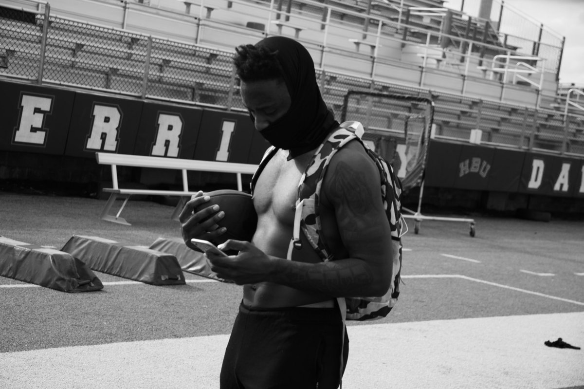 D__Evans2's tweet photo. They turned they back on me when I needed em the most 🥷🏾#RE2URN https://t.co/Y9AoTlc3Hk