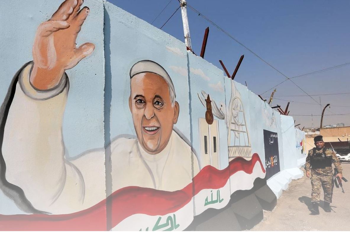 CHKIRCHE's tweet photo. Vatikan/Irak: #Projektleiterin von #KircheinNot im Papstflieger
Bei seiner Reise in den #Irak wird #Papst Franziskus unter vielen Andren auch von Regina Lynch, der in Deutschland ansässigen Projektleiterin des Hilfswerks Kirche in Not (ACN) begleitet. https://t.co/L3NIutc9mX https://t.co/wVrAHzhgS2