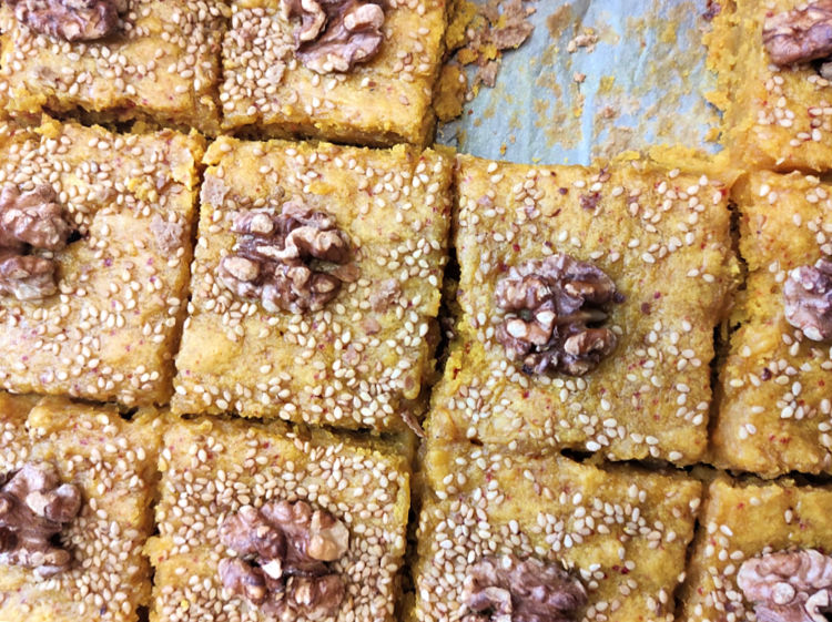 tererecetas's tweet photo. Bizcocho libanés con Nueces de California, cúrcuma y jengibre, una verdadera delicia #ElPoderDel3
#nueces #jengibre #curcuma #comidalibanesa
https://t.co/iZ42sd28K4 https://t.co/FQOR45MZVY