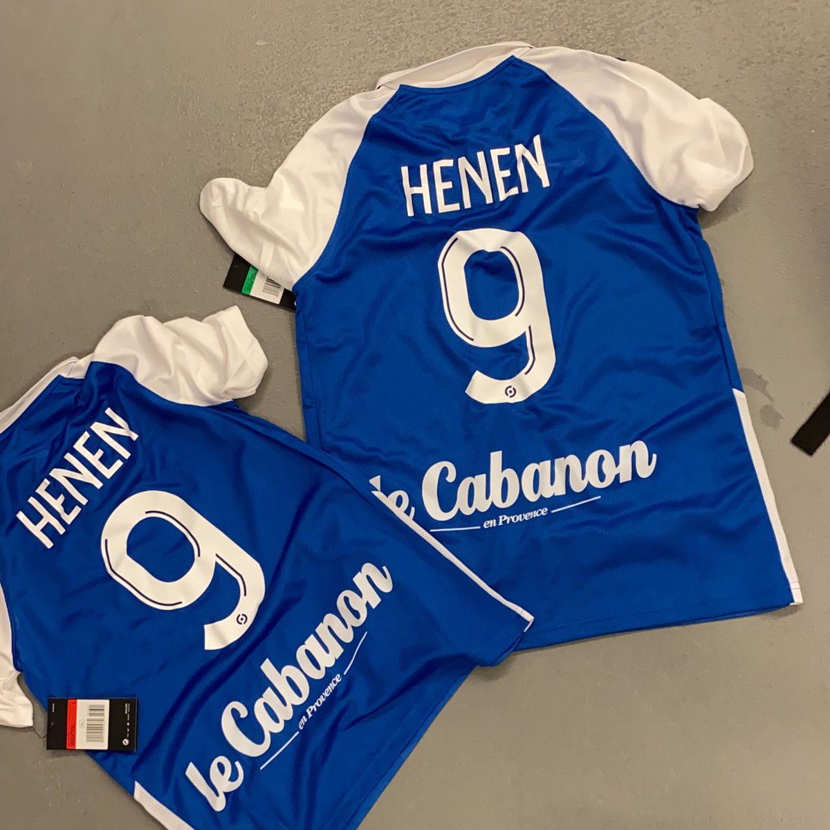 HenenDavid's tweet image. RT et like pour gagner mon maillot 💙😉 je désignerai le gagnant lundi ✨