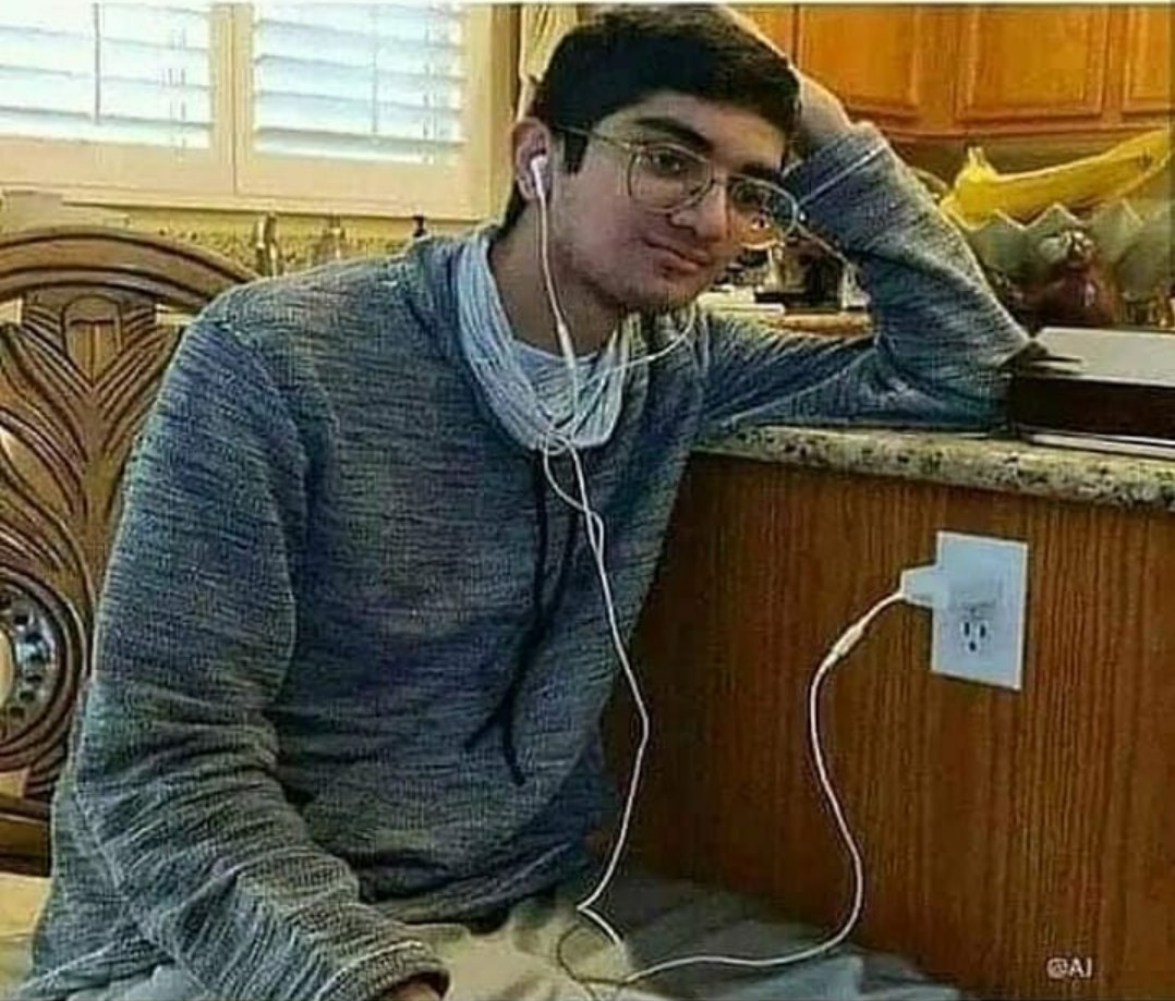 Aynen bende elektro müzik dinlemekten hoşlanıyorum.