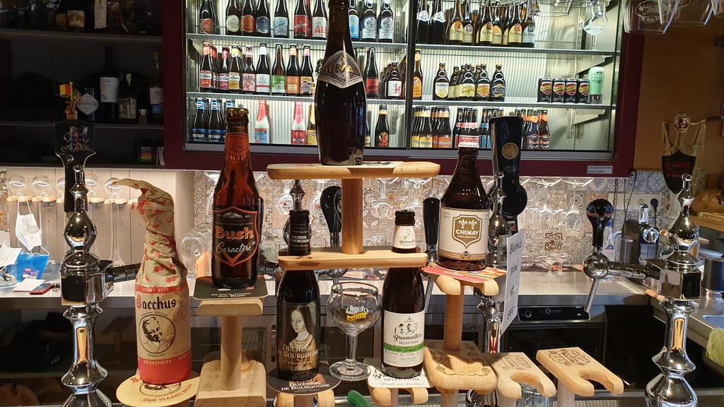 FilipNerad's tweet photo. Krásná pivní pyramida v @BierhuisCZ k našemu Belgickému speciálu #VečerSminipivovarem příští týden. Kreativita za mě za 1⭐🍻🇧🇪 https://t.co/MFGC27Uevq