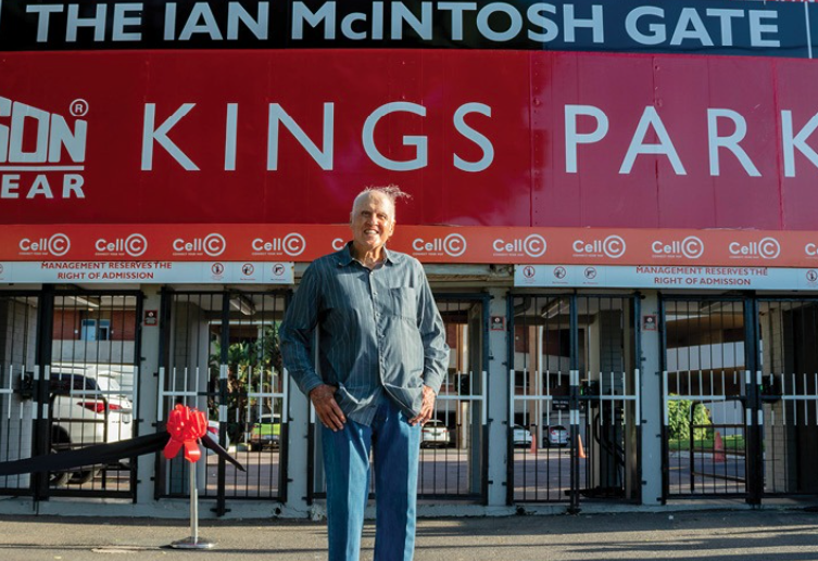 Great gesture from @TheSharksZA as they honoured the legendary Ian McIntosh by naming the main entry gate to Kings Park after the former coach.