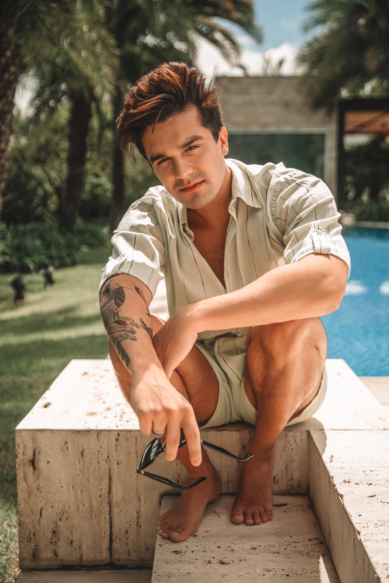 luansantana's tweet photo. ✌🏼🕶 https://t.co/HvtYNQVlTP