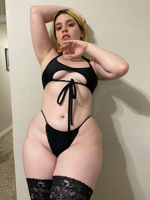 what&rsquo;s up, buttercup? ☀️🕶 https://t.co/WvmBMZ0xq2<a href="/tag/visavictims"class="tags"><span>#visavictims</span></a><a href="/tag/mastercensors"class="tags"><span>#mastercensors</span></a>