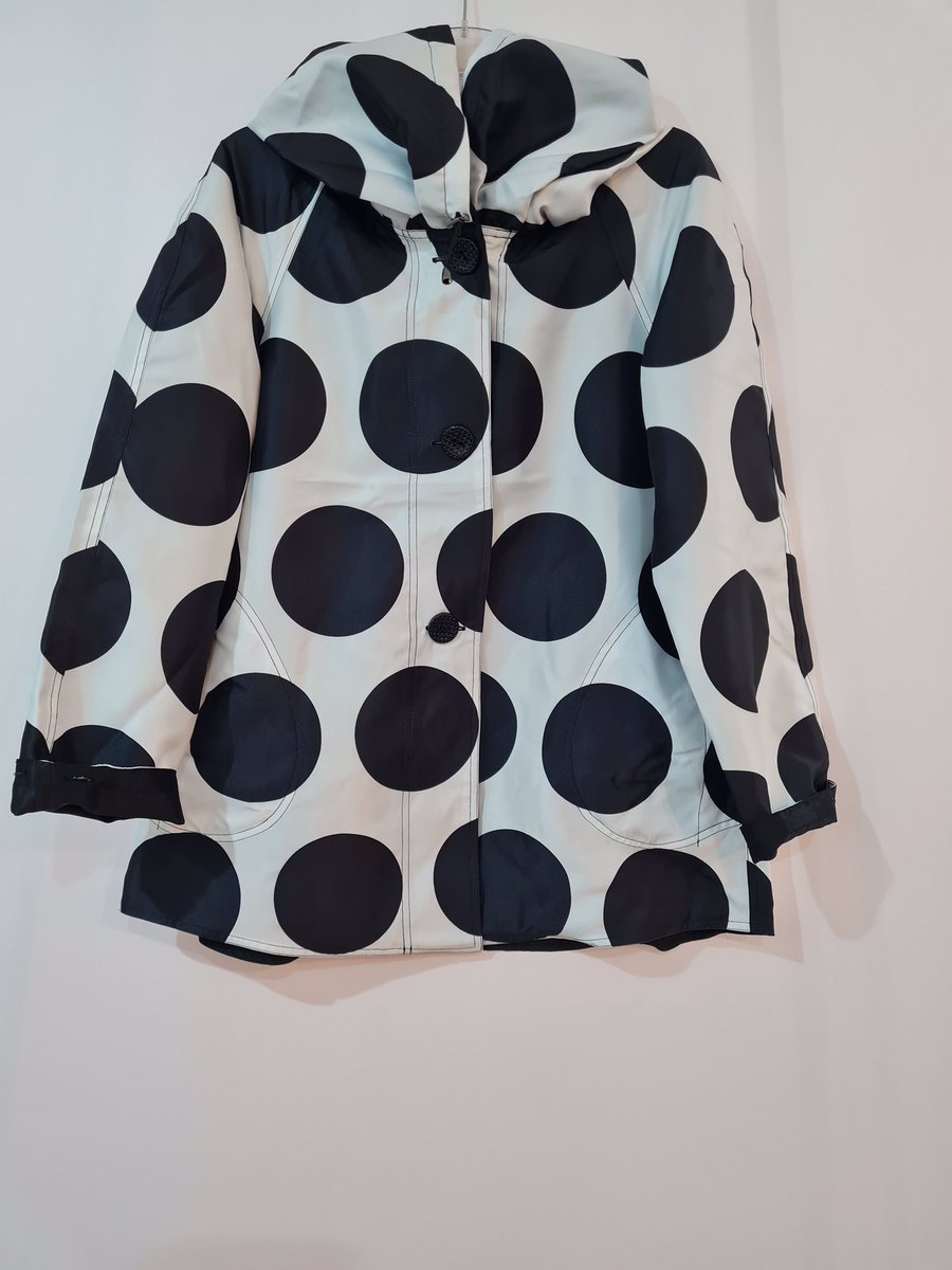 decisionsval's tweet photo. 10% off our new #Oopera coats ....just use code MUMSTHEWORD at checkout! https://t.co/7Sm4FViCMk
Limited time offer. https://t.co/LwKNWxeNNH