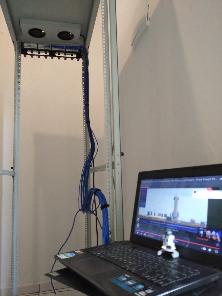 thebigtale's tweet image. #WenLanding Taking care of our new servers in good companies.Go SN10, make it so !