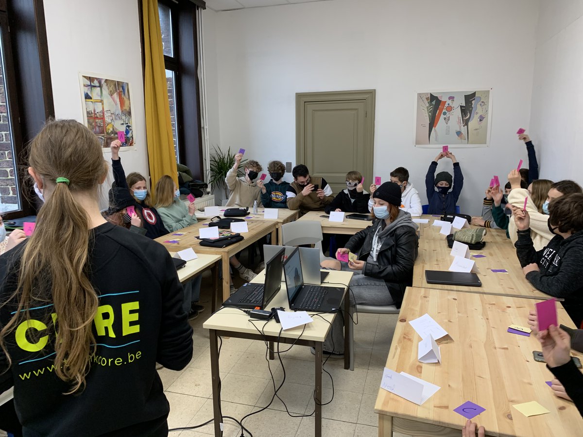 ThinkCORE_cv's tweet photo. In samenwerking met Het Atelier in Tienen organiseerde CORE twee workshops rond recyclage en kunst van plastic, bedoeld om leerlingen van het eerste tot en met het derde middelbaar kennis te laten maken met de verschillende productietechnieken van plastic en het hergebruik ervan. https://t.co/DNQSCVN9rd