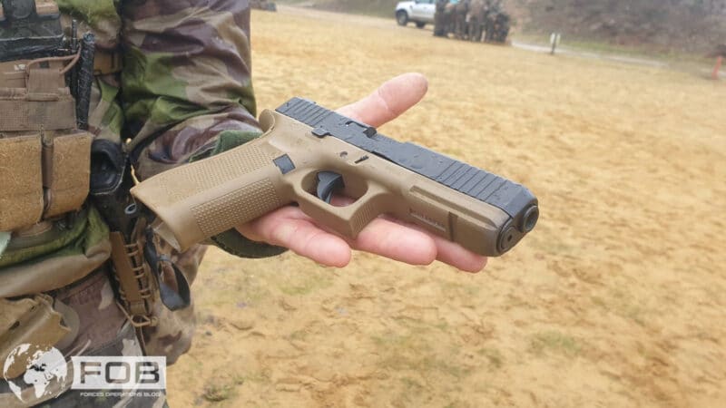 top_force's tweet photo. Au #2RIMa, la petite révolution du #PSA #Glock17 FR @GLOCKInc https://t.co/NJTa1GS2qx https://t.co/tcF89v7Grf