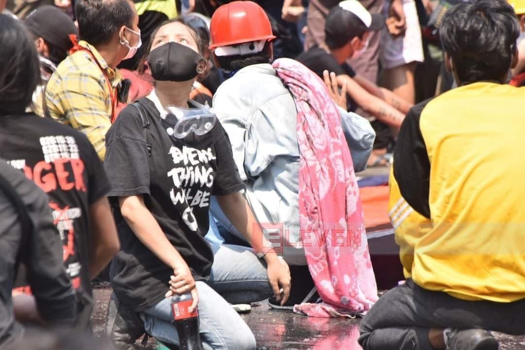 Saimauckkham's tweet photo. 3rd March 2021.
#Mandalay
Another innocent civilian is shot in the neck by the Junta.
Ma Kyal Sin, 19 years old.
You are a true angel.
She hold Coca-Cola bottle to protect tear gas for others.
@UN
TW//Blood, Wonds

#Mar3Coup 
#CrimesAgainstHumanity #WhatsHappeningInMyanmar https://t.co/ZXNo0XVv8M