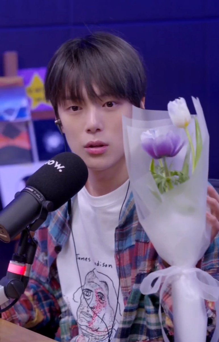 보그싶쇼 선생님들 항상 섬세하고 다정하셔... 오늘 선물이나 복권 등등 재밌는 컨텐츠들 많이 마련해주셔서 덕분에 보는내내 기분전환되고 민혁이도 그랬던것 같아서 다행이야 민혁이는 매번 운이 좋은거라고 했지만 네가 좋은 사람이니까 좋은 사람들이 함께하는거지.. 어디서든 사랑만 받아 민혁아