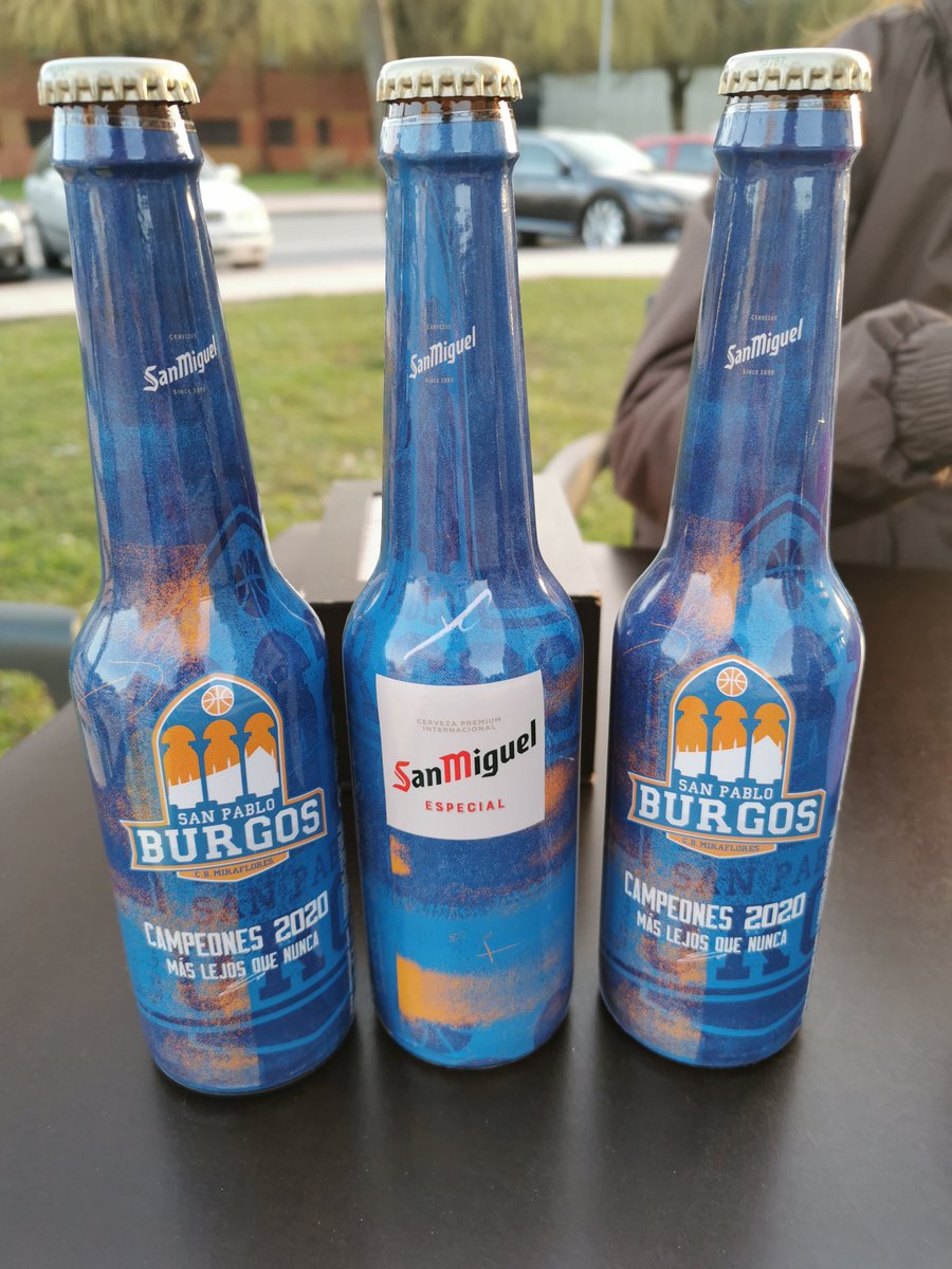 Roxy_rda's tweet photo. @SanPabloBurgos @SanMiguel @miquelsalvo @xavirabaseda22 @thaddjr12 @LilAl523 @jasielrivero14 @sergius_mundo Celebramos las victorias de la misma forma 😂😂😂😂 https://t.co/cJcWcdeKYv