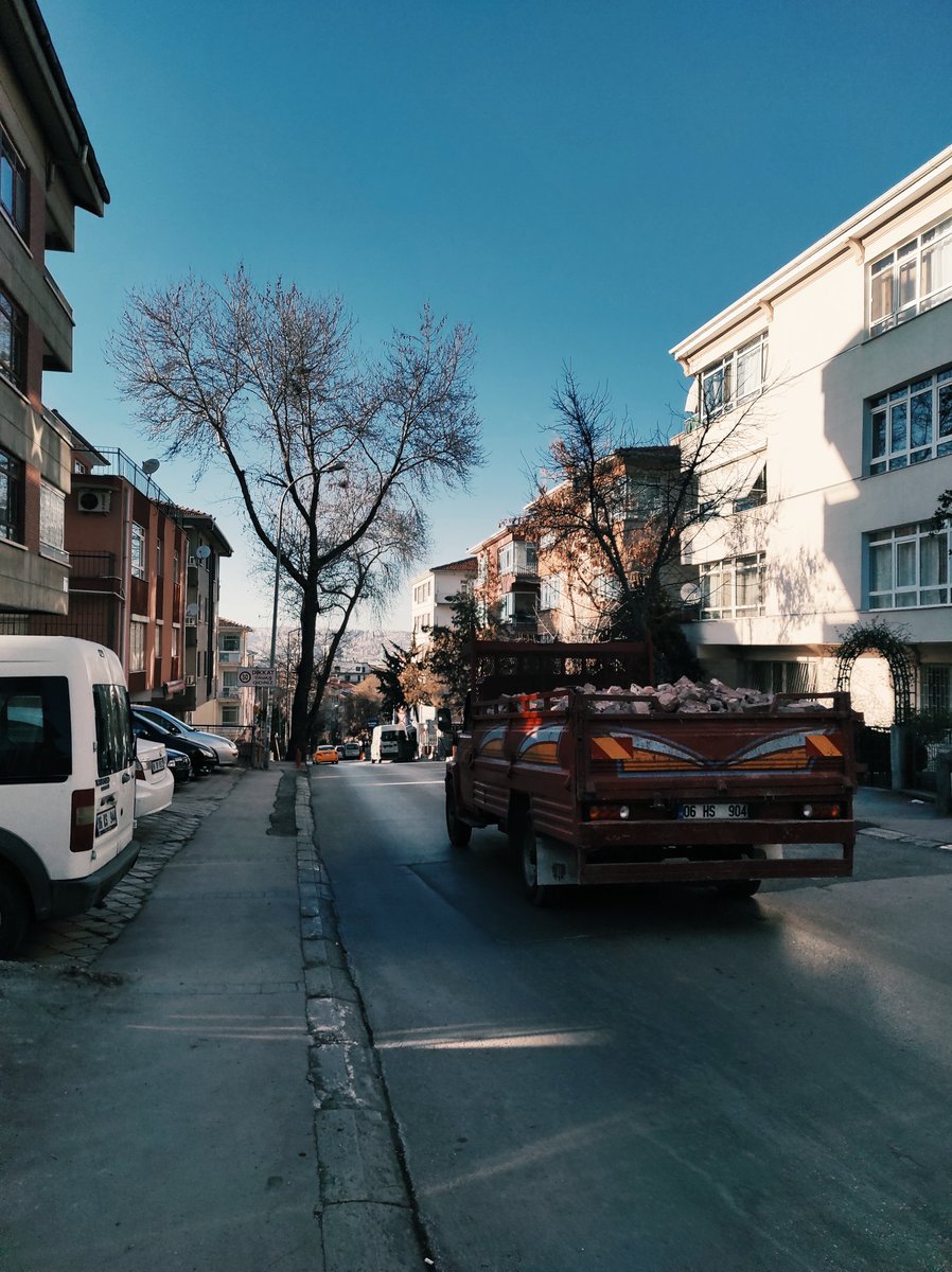 denizlydn's tweet photo. bugün kuğulu'dan kızılay'a dönerken tenha yollardan gideyim dedim, biraz kaybolmuşum https://t.co/0ZihrkOLWc