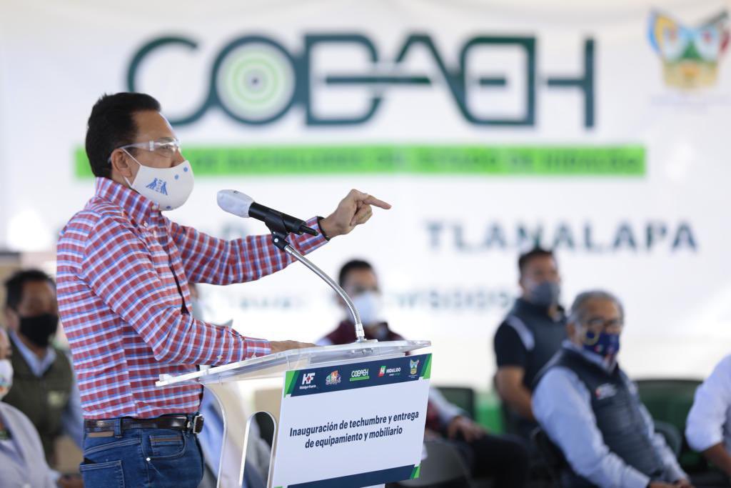 omarfayad's tweet photo. En el ciclo escolar anterior entregamos más de 76 mil paquetes de libros de texto; más de 71 mil paquetes de útiles escolares; y se amplió la cobertura del programa de uniformes para los casi 70 mil estudiantes del @COBAEH_HGO, Telebachillerato, @CECyTEHidalgo y @CONALEP_HGO. https://t.co/ZzQeCi3DwO