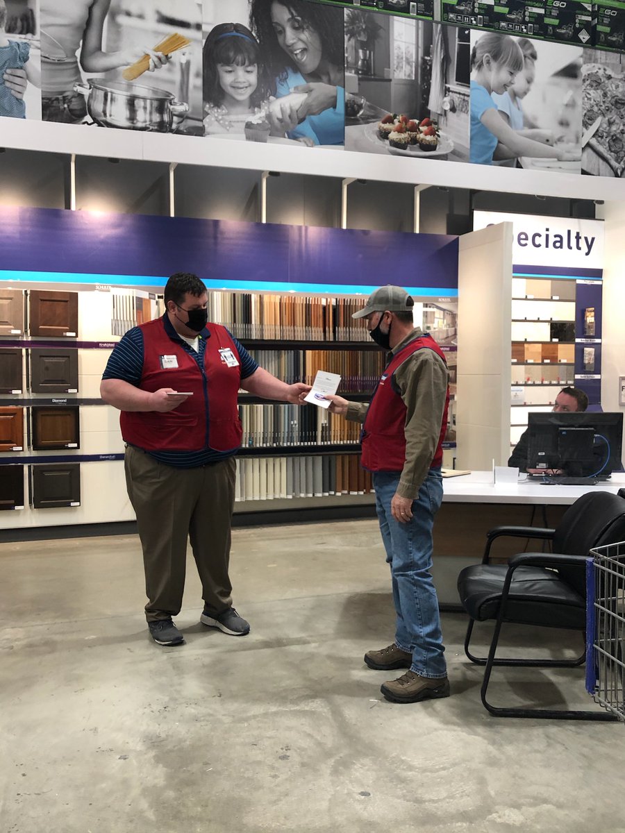 DanB599's tweet photo. Celebrating some service awards in #599.  Congrats to Steve and Donna for Bronze level service 🌟 @BenitoKomadina @BlueBoxR1 @D899_RVA @DanB599 @AMiller_RVA https://t.co/oeplL17qkJ