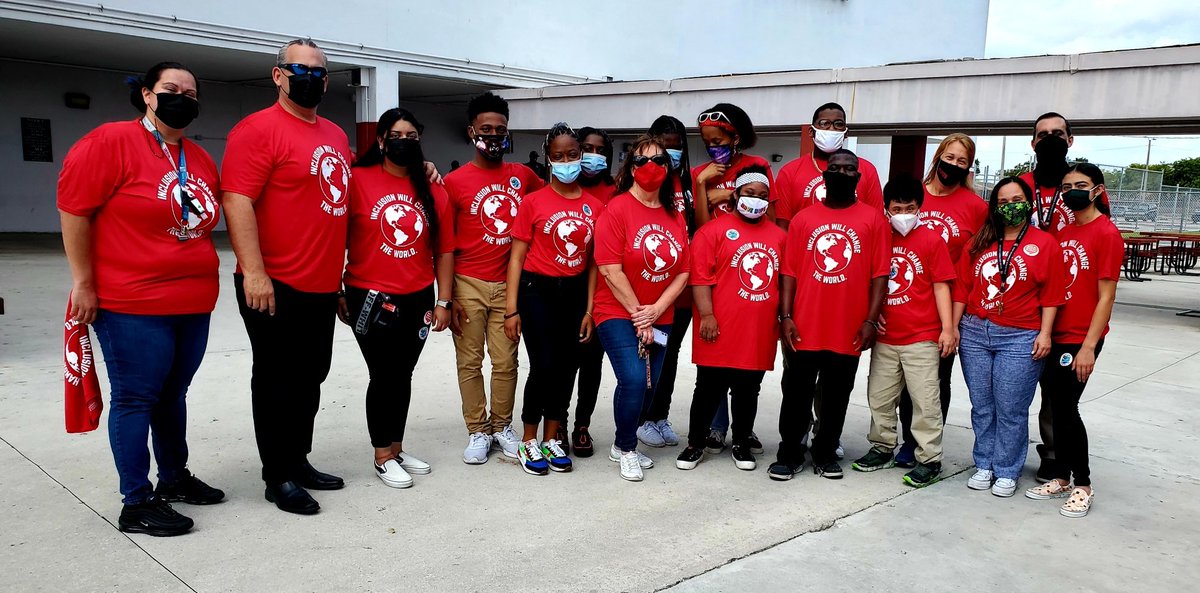 Southridge_SHS's tweet image. We @PledgetoInclude at #TheRidge! #RidgePride #WeChooseToInclude @SpecialOlympics @MDCPS @MiamiSup