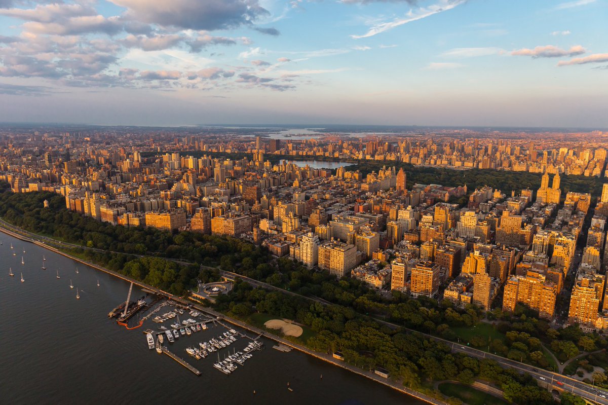 New York is 🔥HEATING UP🔥 for Spring 2021.

📈 Manhattan's February signed contract volume was up 160% compared to 6 months ago in September 2020!

📝 2021 signed contracts are up dramatically, the highest volume in (6) years!

#NYRAC⁠ #DontBetAgainstNewYork⁠ <a href="/evanjosephphoto/">Evan Joseph</a>