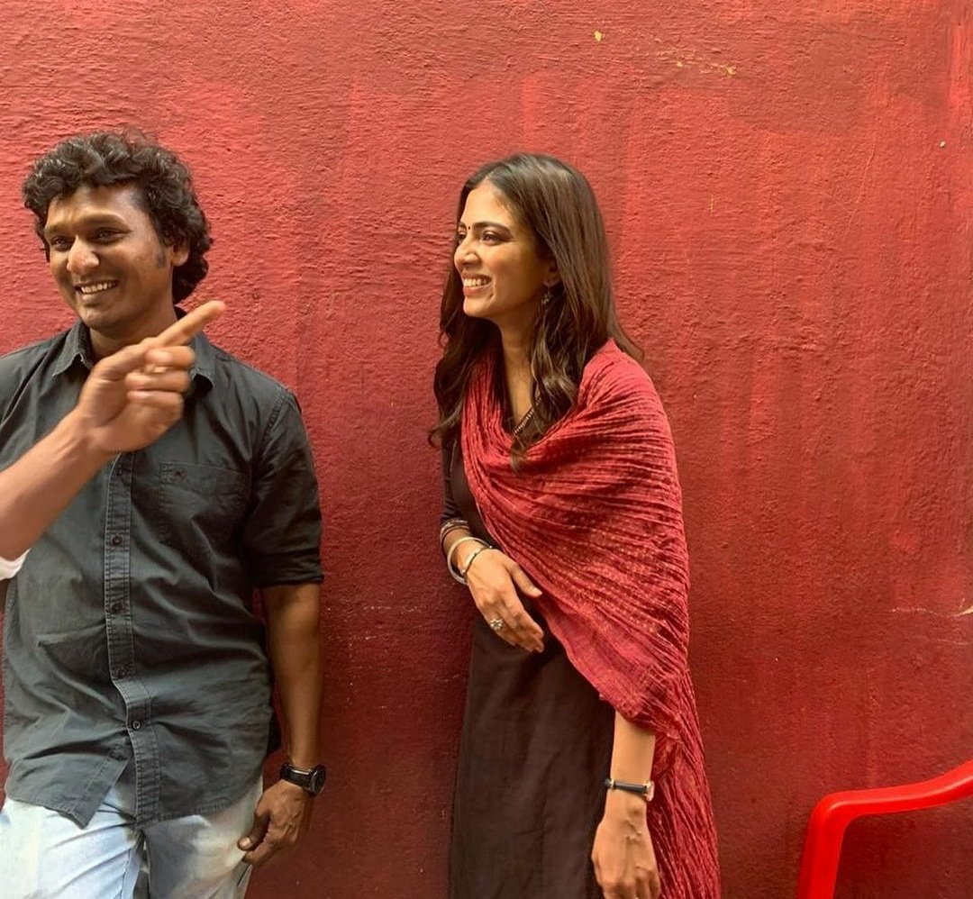 Dir_LokeshTeam's tweet photo. @Dir_Lokesh na 😍🤩 #Master Working Stills. @MalavikaM_ ❤️ #Master50thday https://t.co/QKHtck1x7A