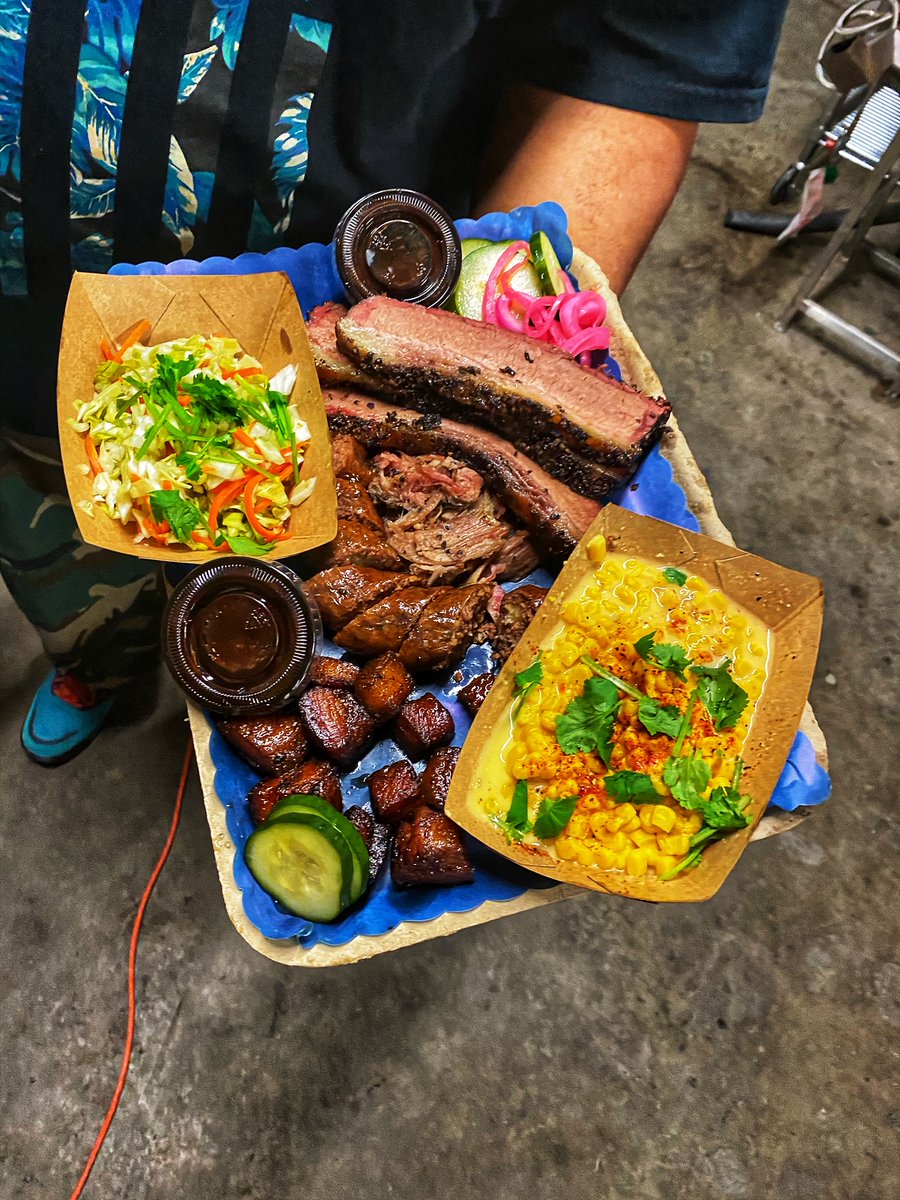 thesmokesheet's tweet photo. In today's issue, @seanludwig writes about 5 new-school BBQ joints in Kansas City worth your time, incl. @chefjbbq, @joustingpigsbbq, &amp; @SKitchen29. Plus, fire at historic Jones Bar-B-Que Diner, Raf Robinson of @slab_bbq profiled, &amp; much more. Read here: https://t.co/fyQlkpKgRm https://t.co/jQhifNX8Um
