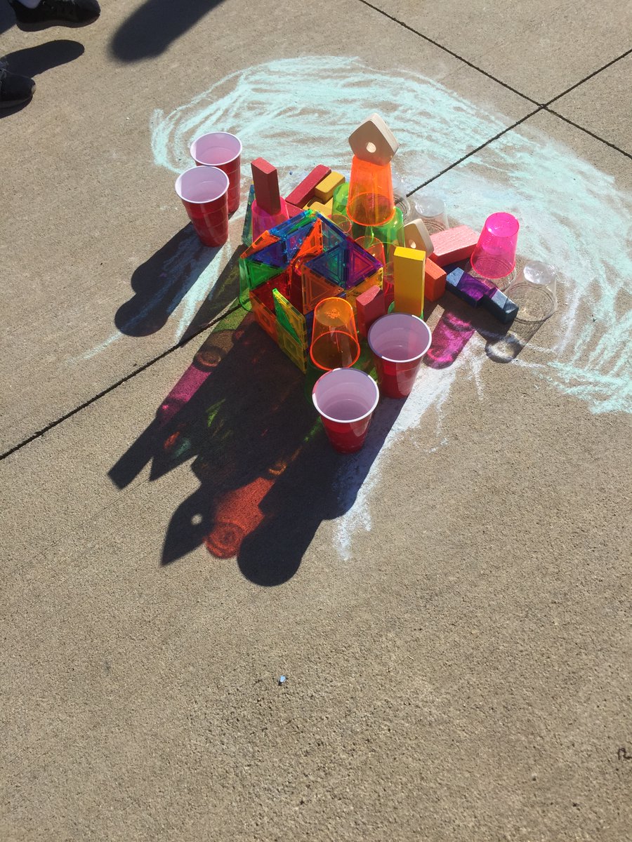 MrsHooverLevel1's tweet photo. How does L1 stimulate curiosity in a transdisciplinary way? Through play, of course! They built fairytale castles (literature, culture - social studies) &amp; observed the shadows created  (science of light, geometry.) Read their wonder questions from this activity below! #pyp https://t.co/88vJsPEpIS