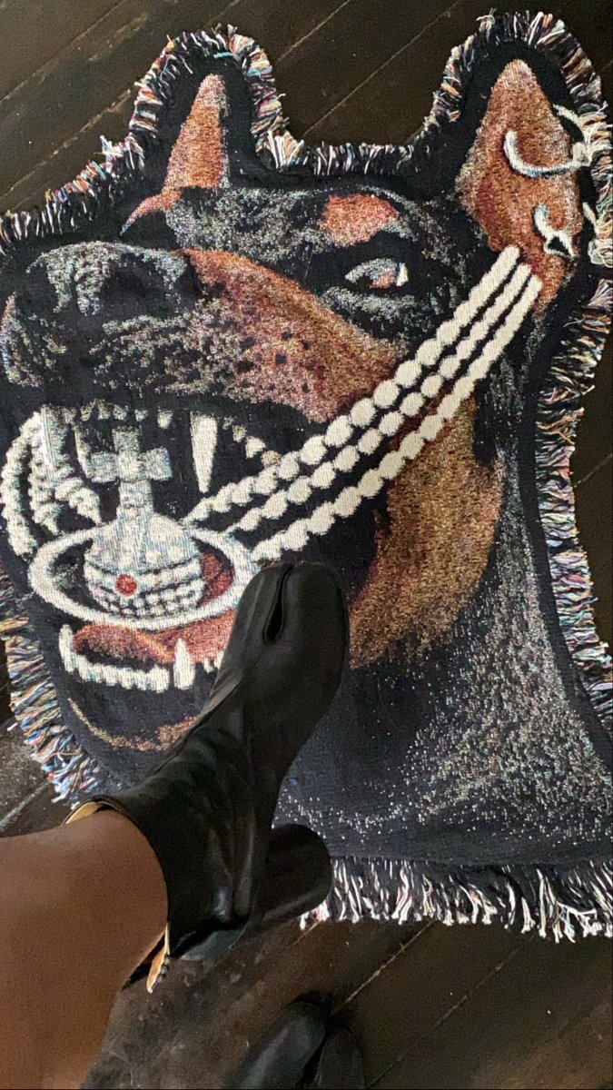 gothjafar's tweet photo. i love having fashion raggots as friends especially when we wear the same size https://t.co/Nl9q4zMwM2