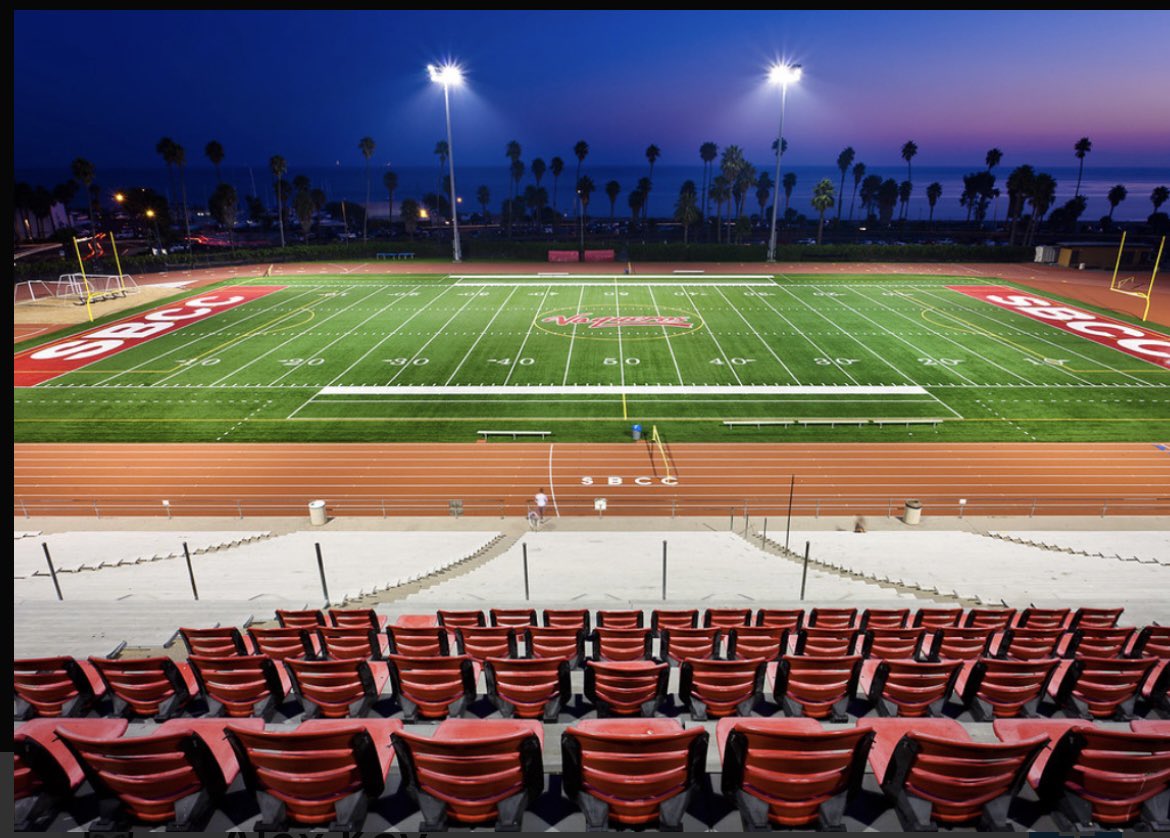 FigueroaJorge87's tweet photo. Committed!! CFB in Cali! 🌴Thank you to all the coaches, family and everyone who helped along the way. Blessed to say I am headed to SBCC to continue my athletic and academic career! #GoVaqs https://t.co/bInC7rXdTR