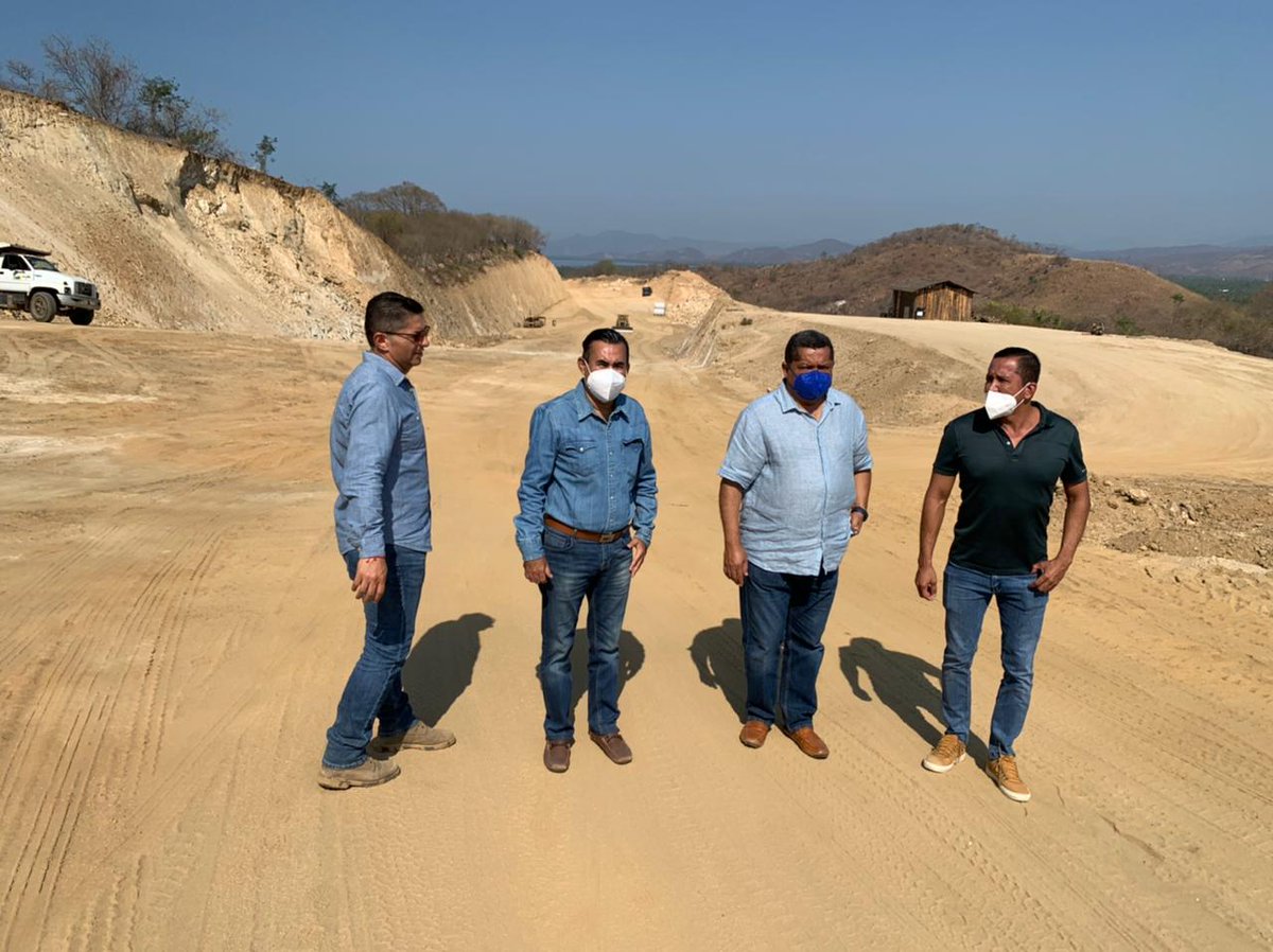 El Dir. Gral. Noé Peralta Herrera, el Alcalde de Coyuca, Alberto de los Santos Días y el Pdte. de CONCAINGRO, Julián Uriosteguí Carbajal, recorrieron Ciudad Pedregoso, proyecto de vivienda de interés social, con inversión conjunta, federación, estado e IP del orden de  7 mil mdp.