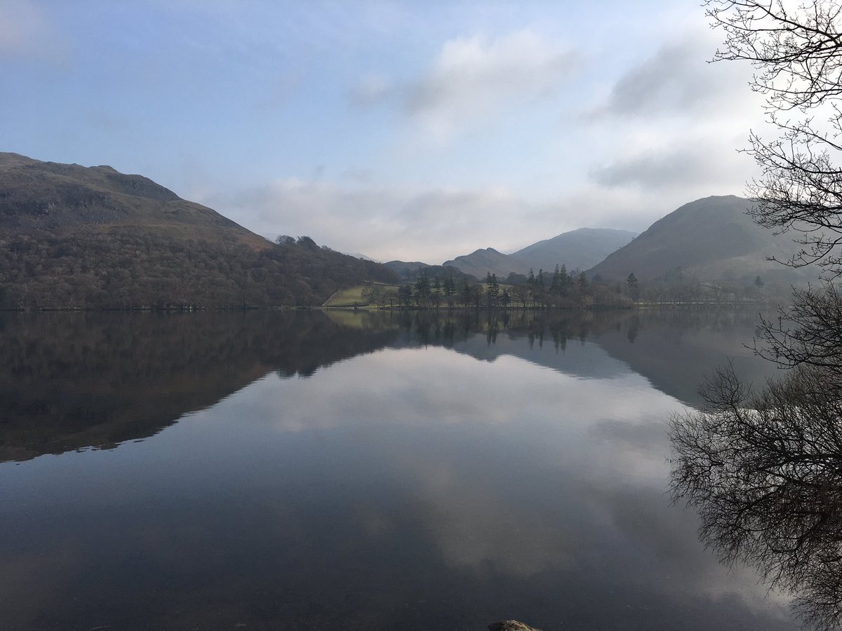Pammy_T1's tweet photo. Nice evening for a dip 🥶 @Ullswater_Way #Ullswater https://t.co/t7WTSz6TG1
