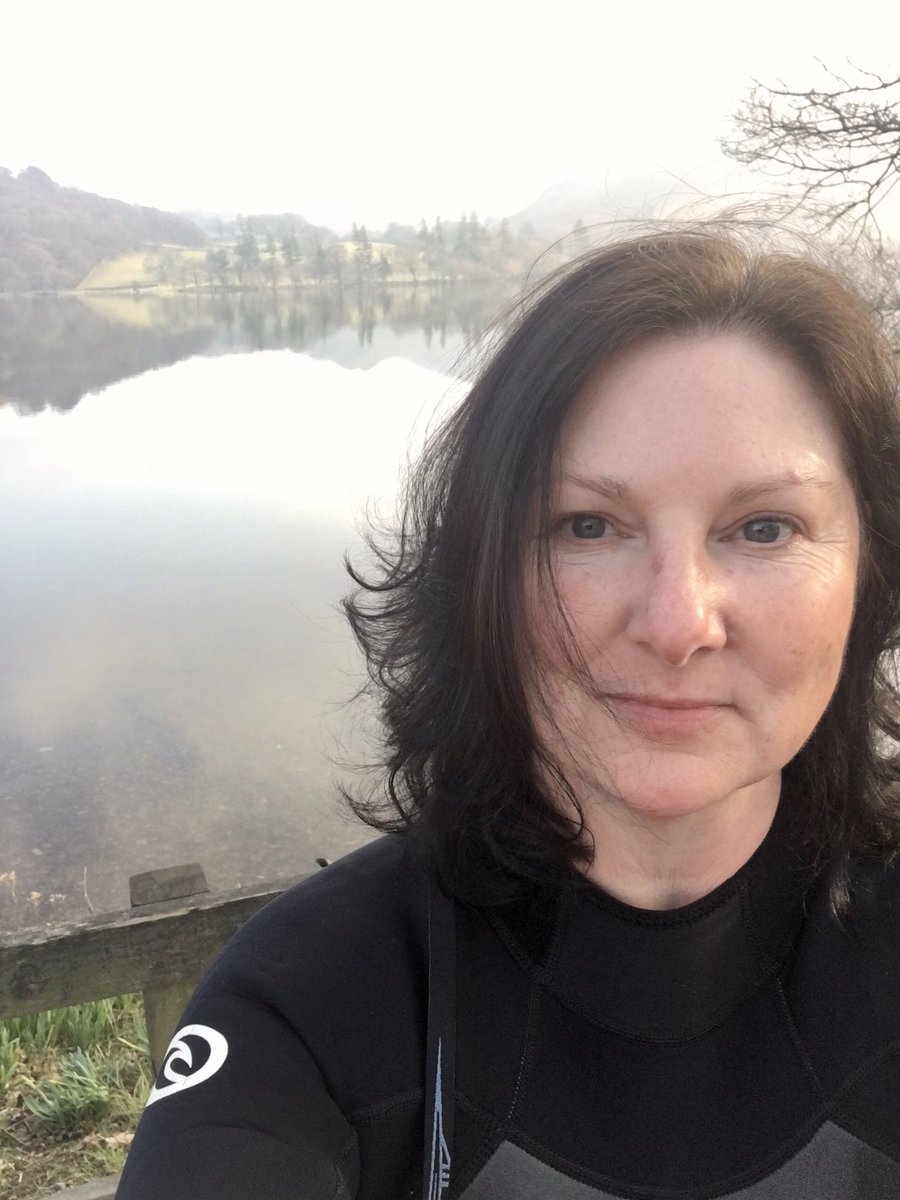 Pammy_T1's tweet photo. Nice evening for a dip 🥶 @Ullswater_Way #Ullswater https://t.co/t7WTSz6TG1