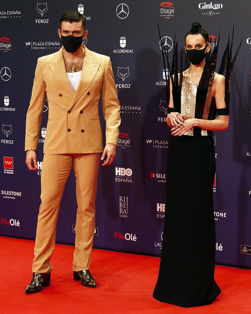 JPGaultier's tweet photo. About last night, #MilenaSmitm, the new #Almodovar muse and actor #FernandoValdivielso attending the #PremiosFeroz for #NoMataras movie.
Milena styled by #FreddyAlonso stunning in a bustier of golden python and varnish leather pheasant feathers Haute Couture #AW18. https://t.co/raHXjgrWSG