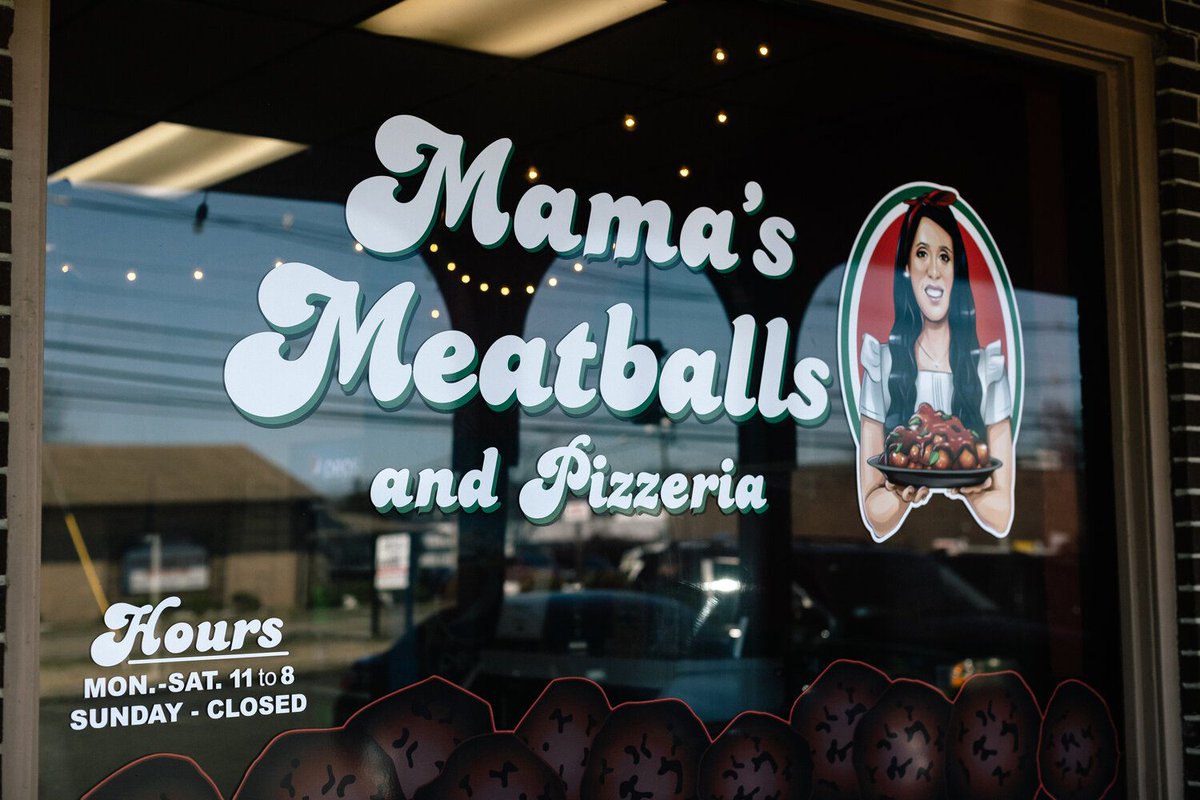 Philly_PR_Girl's tweet photo. We love setting up influencer collaborations, especially when there's pizza involved! @FunFoodieCutie recently had the chance to visit @MamasBalls and featured an amazing blog post all about the pizzeria! Grab a slice &amp; check it out! https://t.co/QYQxYnwieX #Mamas #PhillyFoodies https://t.co/gXeOamQ2gp