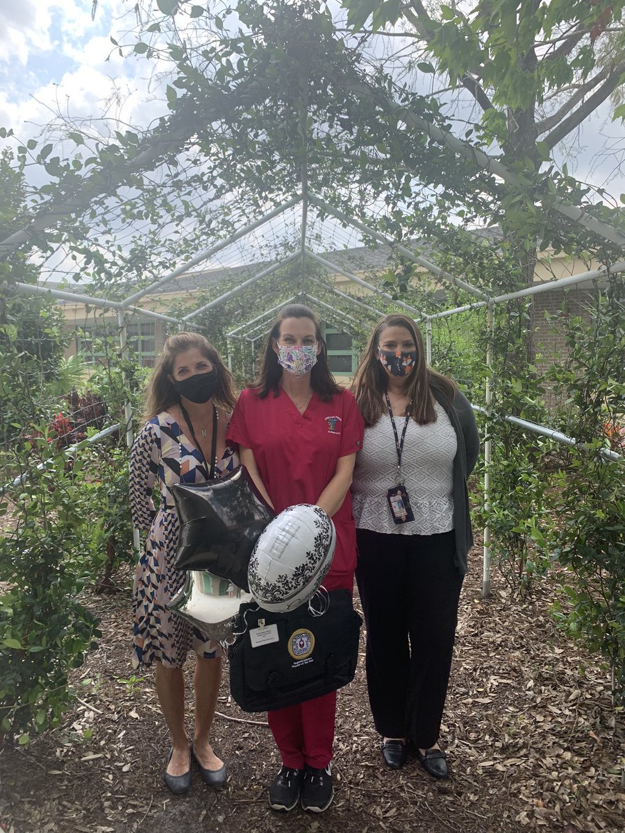 Maureen Thompson tweet media