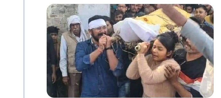 PrajpatJitesh's tweet photo. Salo ko goli Marni chahiye sarkar hi sali Randi h sab hi sale corrept h https://t.co/Y6tEnl20ZQ