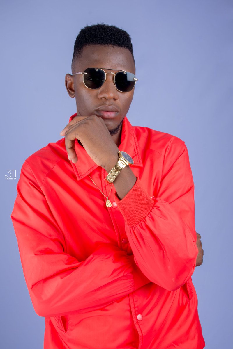OnfleekMusicG's tweet photo. The biggest Hip Hop artist in Namibia according to us... 💯 @Skipper_Wills_  #YoungKing https://t.co/6AIsGQuGtn