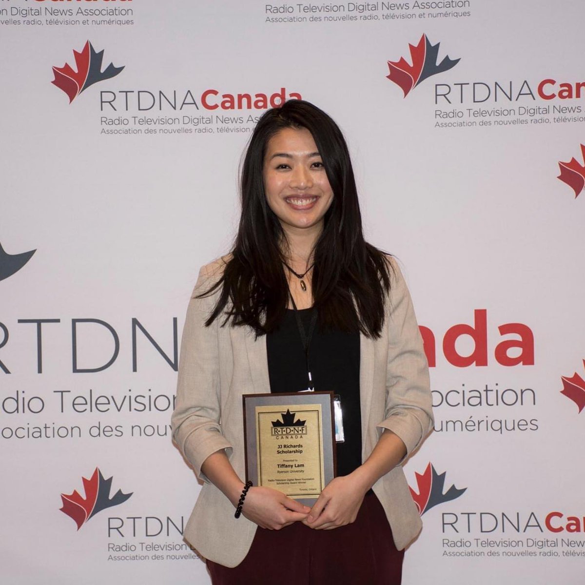 RTDNA_Canada's tweet photo. This year, 7 Radio Television Digital News Foundation scholarships will be awarded to Canadian students, bringing the total amount awarded to students by #RTDNF to more than $356,000. Apply by April 30! 
MORE: https://t.co/63EWOFmVvb https://t.co/RI3i1FRXwY