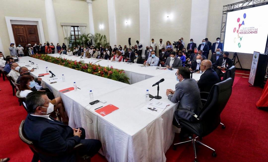 jorgerpsuv's tweet photo. Inicia reunión de la comisión nacional de diálogo, reconciliación y paz nacional con las fuerzas vivas del Edo Carabobo. No podíamos iniciar si no aquí, en la tierra sagrada en que se selló la libertad americana hace 200 años https://t.co/X1LBCWnfKB