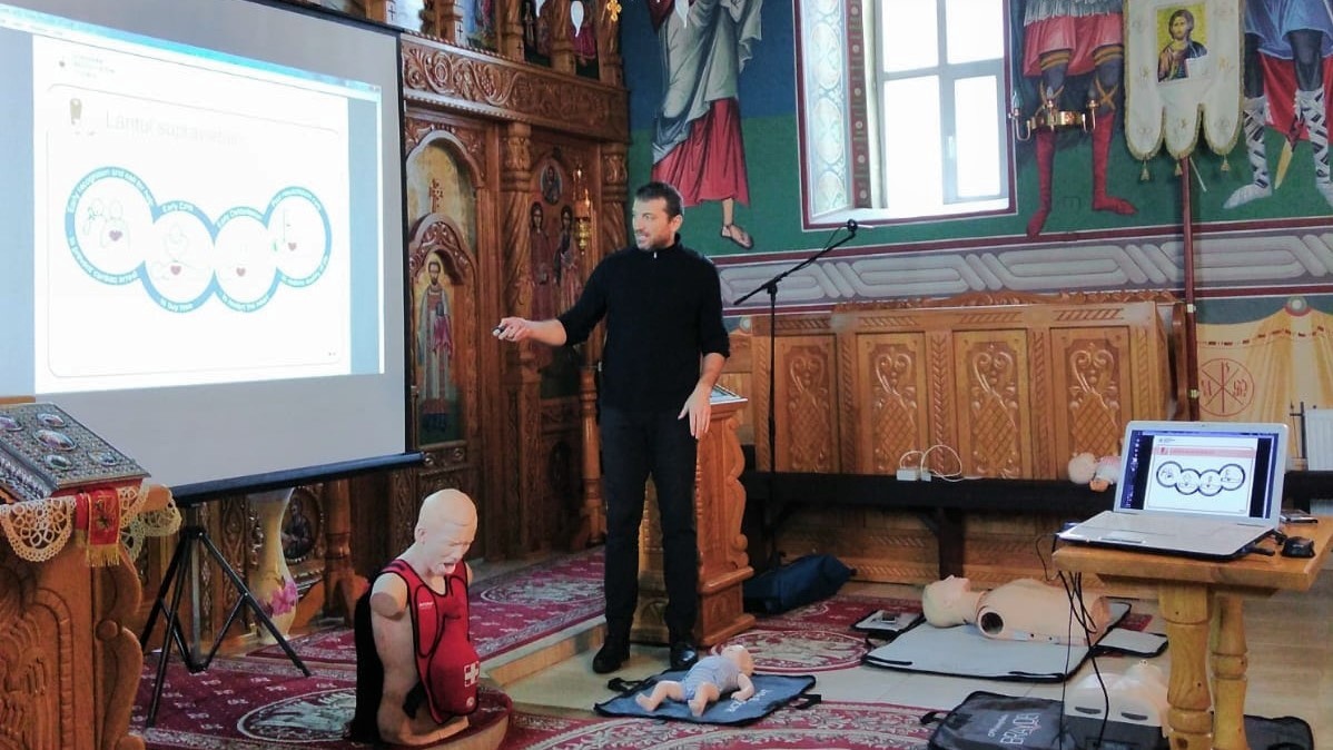 AgentiaBasilica's tweet photo. Preoții și mirenii din episcopiile Maramureșului și Sălajului participă la cursuri de prim-ajutor

https://t.co/oz87JYfpjy

#PărințiSalvatori #primajutor #Orthodox #Romania https://t.co/6lOTGzvsr9