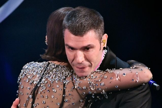 Reazione di #Fedez a #Sanremo2021 quando gli hanno detto che la #Ferragni gli ha tolto il follow