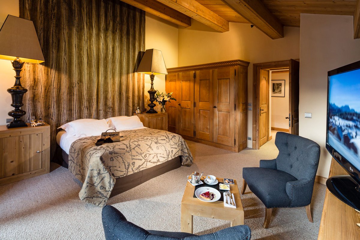 Hotelferacheval's tweet photo. We sincerely regret not being able to welcome you this winter and are particularly looking forward to seeing you again for the summer season. See you on June 25th, 2021! 🌞
.
.
.
#ferachevalmegeve #covid19 #covid21 #megeve #frenchalps #alpes #hopingforthebest https://t.co/yv9Hg9LTEN