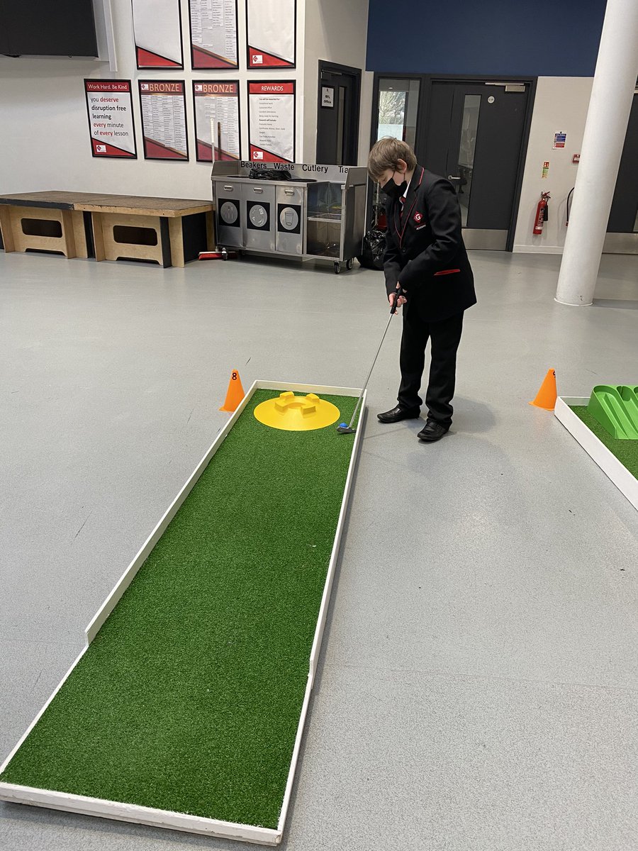 GAclassof_2025's tweet photo. Golf time for year 7 this morning⛳ Great reward for all their hard work in school throughout lockdown 🌟 #LockInRewards #WorkHardBeKind @GloucsAcademy https://t.co/es5dujwWG0
