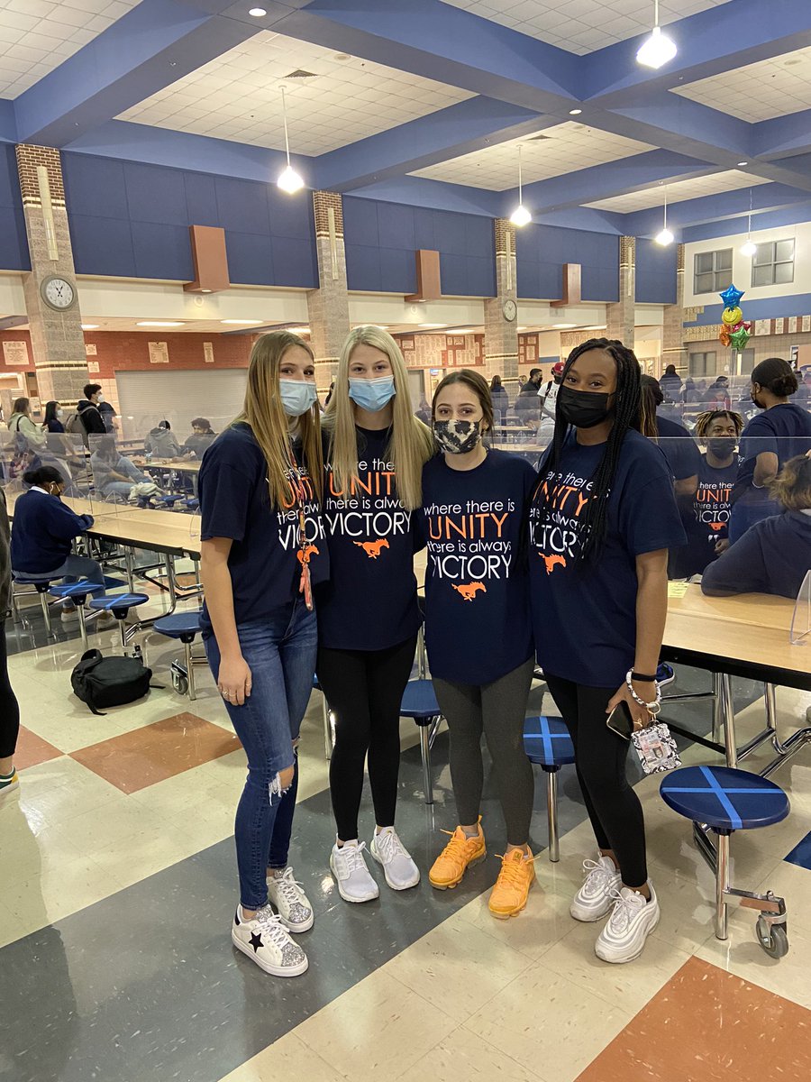 SachseVB's tweet photo. Such a fun day celebrating Sachse Unity Day. So much is possible when we all work together! ๐๐งก#werunbettertogether #respect #family #valueeachother https://t.co/3PzODYQfUX