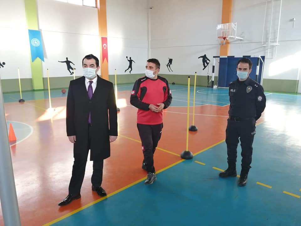 İlçemizde kaymakamlık görevini tamamlayıp giden Sayın kaymakamımız Muhammed Burak Akköze spora ve sporcuya vermiş olduğu desteklerden ötürü Gençlik Spor ailesi olarak minnettarız.Mevlam yolunu açık etsin her zaman.