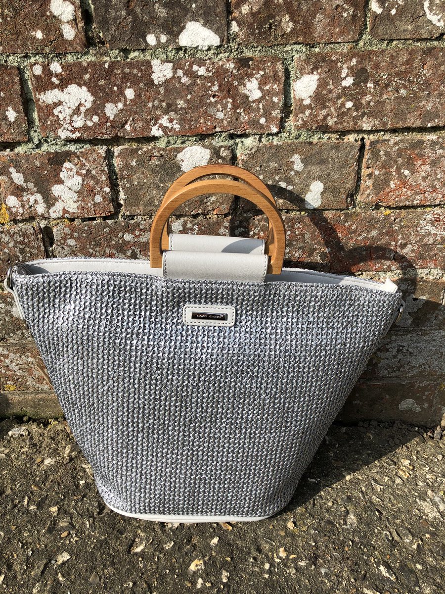 TheBootHole1's tweet photo. More styles added...
Mother’s Day Spring offer #handbags £20 each Please phone 01306 884960 or email theboothole@aol.com for delivery or collection @VictoriasLBS @TheWOWGallery @silveranvil1 https://t.co/Zcqk6AdwkW