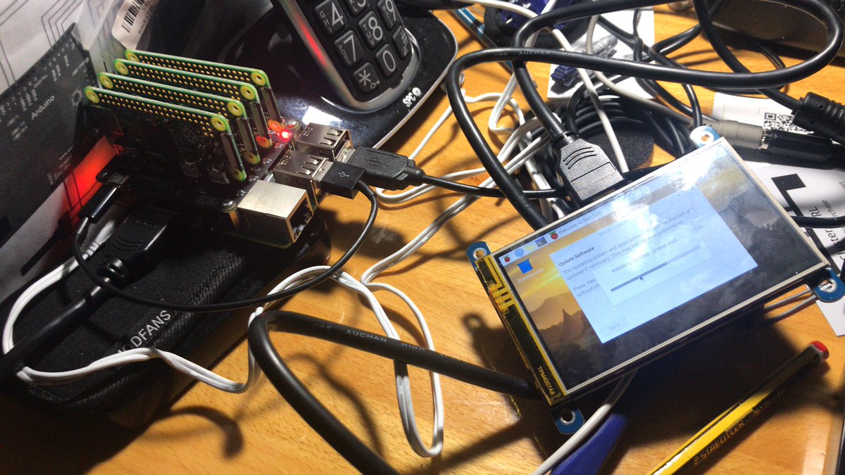 alfredofrd's tweet image. Vamos a practicar un poco con el #ClusterHat #raspberrypi
