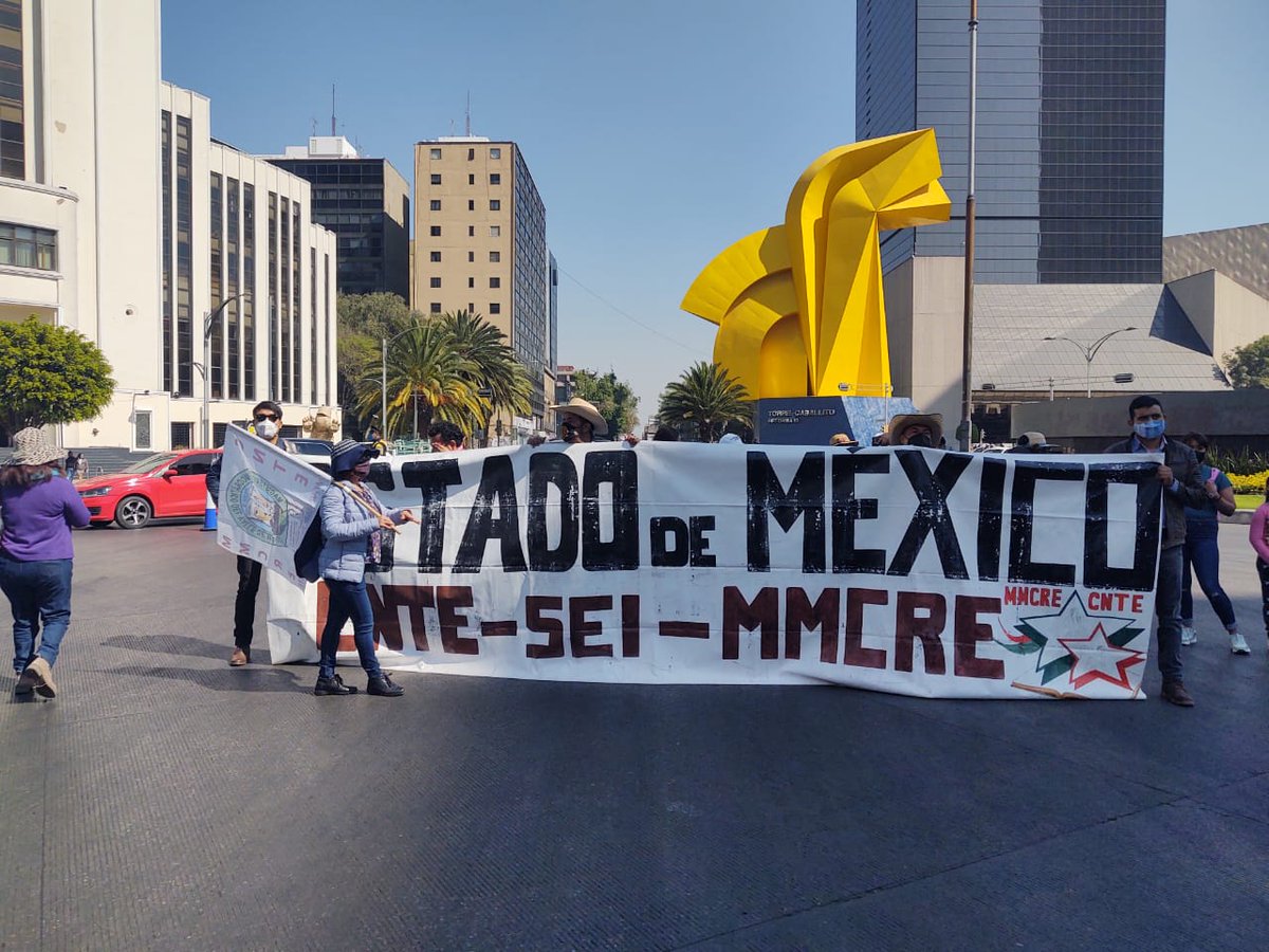 PChocolin's tweet photo. Por #SoluciónYa a demandas del #MMCRE #CNTE 
Exigimos a @alfredodelmazo y @geramonro05 resolver problemas en escuelas del @edomex 
#DelMazoPagaMiSalario no a la #RetenciónDePagos
Por #Basificación de #ProfesoresEventuales , por #EstabilidadLaboral
#DialógoYa https://t.co/P2PYwQQUCg