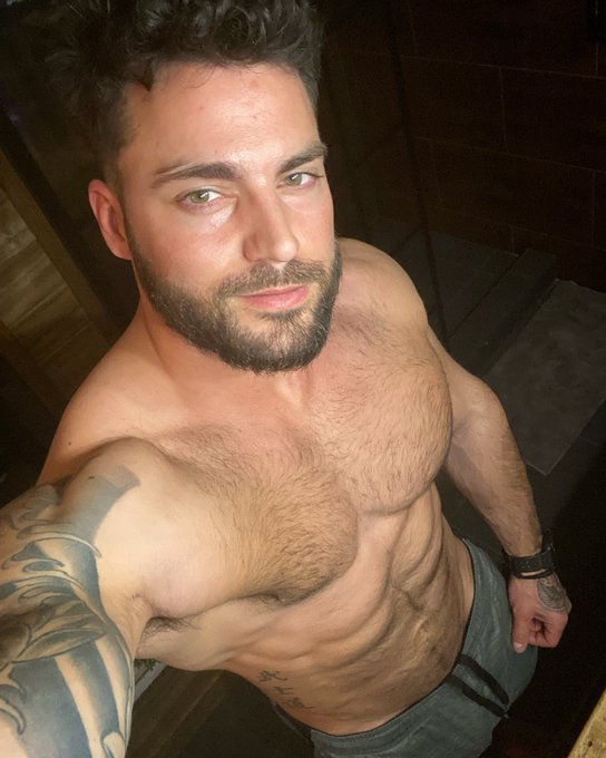 Extra furry 😛 https://t.co/9XHSOAvGQD https://t.co/SCj2R6eGSF